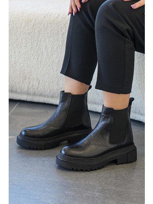 Stilbagshoes Natalia Poli Taban Yan Lastik Detaylı Hakiki Deri Kadın Bot Siyah