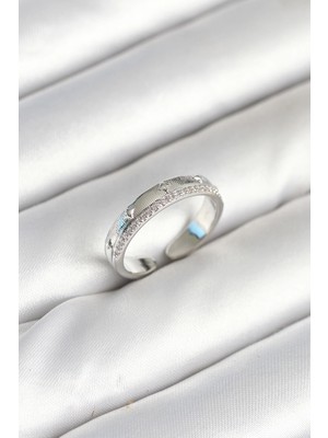 Gümüş Renk Şerit Zirkon Taşlı Kadın Yüzük