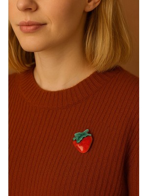 Uğurlu Dükkan Seramik Çilek Broş