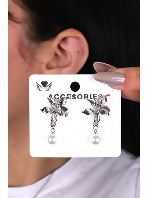 Gümüş Renk Çiçek Tasarım Kadın Küpe