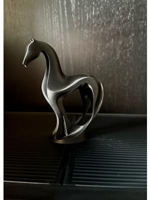 TSC Minimal Soyut At Heykeli – Hediyelik Ev Dekorasyon Ürünü 15 cm