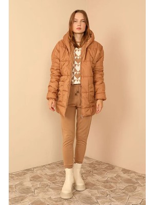 Fantastik Store Astarlı Kapitone Kumaşlı ve Kapüşonlu Uzun Kollu Bol Kadın taba Mont