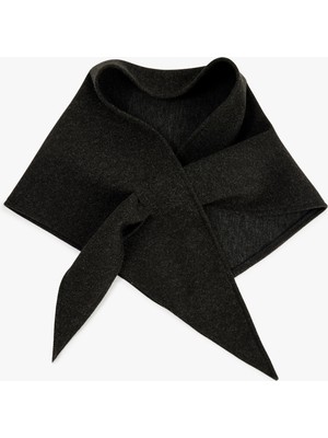 Koton Kadın Siyah Iç Içe Geçmeli Üçgen Atkı Kış Sezonu İçin Şık Aksesuar