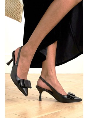 Gökhan Talay Rivva Esnek Yumuşak Kaymaz Taban (4 Cm) Siyah Cilt Açık Lastikli Köşe Fiyonk Kadın Topuklu Ayakkabı