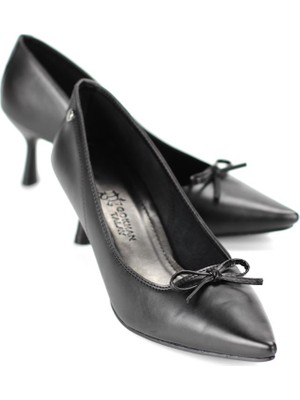 Gökhan Talay Ellyn Esnek Yumuşak Kaymaz Taban (4 Cm) Siyah Cilt  Ince Bıyık Fiyonk Kadın Topuklu Ayakkabı