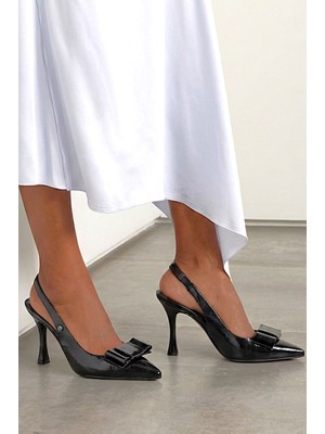 Gökhan Talay Nivelle Esnek Yumuşak Kaymaz Taban (8 Cm) Siyah Rugan  Açık Lastikli Köşe Fiyonk Kadın Topuklu Ayakkabı