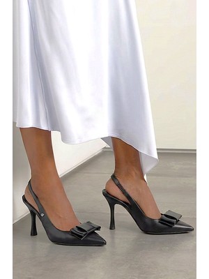 Gökhan Talay Nivelle Esnek Yumuşak Kaymaz Taban (8 Cm) Siyah Cilt  Açık Lastikli Köşe Fiyonk Kadın Topuklu Ayakkabı