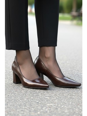 Gökhan Talay Zaneta Esnek Yumuşak Kaymaz Taban (4 Cm) Kadın Kalın Topuk  Kahverengi Rugan Ayakkabı