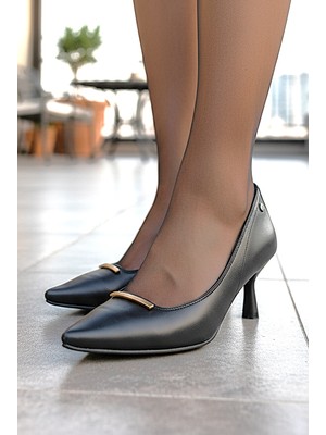 Gökhan Talay Sasha Esnek Yumuşak Kaymaz Taban (4 Cm) Siyah Cilt Ince Çubuk Toka Kadın Topuklu Ayakkabı