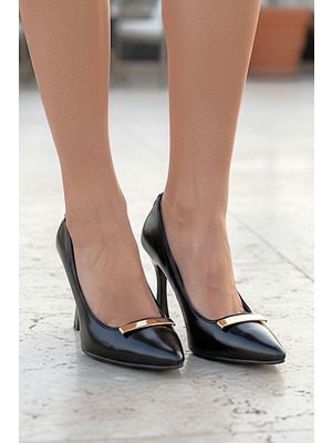 Gökhan Talay Arisha Esnek Yumuşak Kaymaz Taban (10 Cm) Siyah Rugan Çubuk Toka Kadın Topuklu Ayakkabı