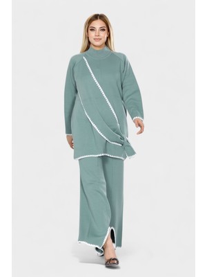 Newco Asimetrik Şerit Desenleri ve Paça Yırtmaç Detaylarıyla Modern Tasarım Triko Ikili Takım - Çağla