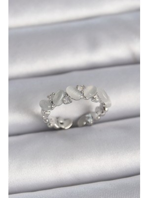 Novytech Pirinç Gümüş Renk Ayarlanabilir Zirkon Taşlı Beyaz Mineli Kadın Yüzük - Lisinya