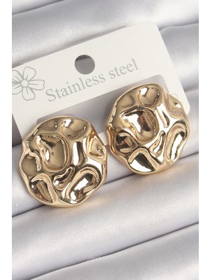 Novytech Pirinç Renk Işlemeli Daire Plaka Kadın Küpe - Lisinya