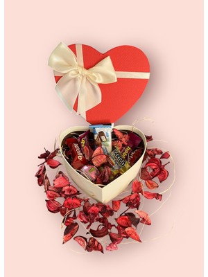 Özbience Çikolatalı Kalpli Hediye Kutusu, Sevgiliye Özel Günler Için Mükemmel Seçim
