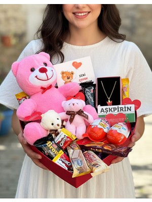 Özbience Pembe Ayıcıklı ve Minik Ayıcıklarla Çikolata Dolu Kolyeli Hediye Kutusu