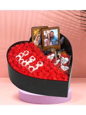 Özbience Sevgiliye Özel Kalp Kutu Çiçek ve Çikolata Buketi Seti