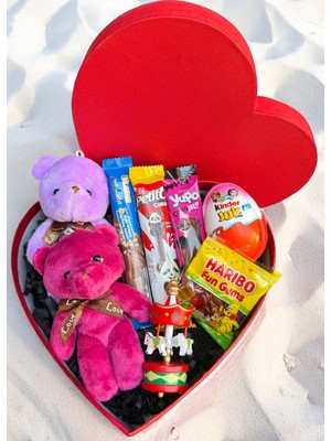 Özbience Sevgiliye Kalp Kutuda Ayıcıklar ve Çikolatalar Hediye Seti