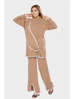 Newco Asimetrik Şerit Desenleri ve Paça Yırtmaç Detaylarıyla Modern Tasarım Triko Ikili Takım - Bej
