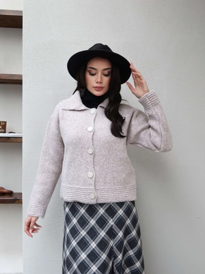 Esra Helvacı Polo Yaka Büyük Düğmeli Hırka Ceket