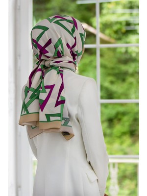 Vissona Lüks Medine Ipeği Geometrik Desenli Bej Renkli 75X195 Kırışmaz Şal Moss Krep Dikiş Tipi Italyan Dikişli