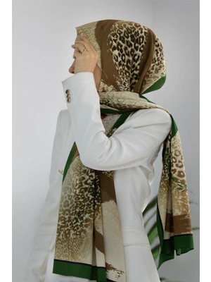 Vissona Lüks Medine Ipeği Renkli Fırça ve Leopar Desenli Zümrüt Yeşili Renkli 75X195 Kırışmaz Şal Moss Krep Dikiş Tipi Italyan Dikişli