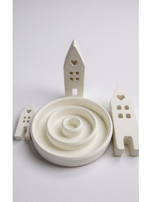 Mum ve Parafin Biblo Ev Silüetli Dekoratif Şamdanlık – Modern Masaüstü Mumluk | Spiral ve Ince Uzun Mum Uyumlu(Mum Dahil Değildir)