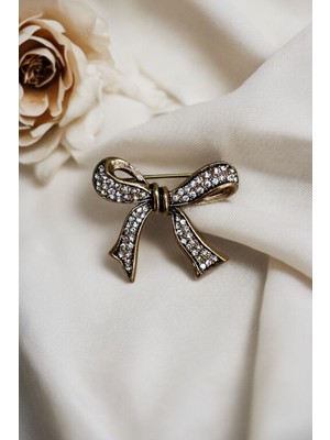 Fayra Accessories Kristal Taşlı Fiyonk Figürlü Broş