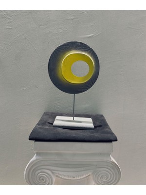 Lamazif Soyut Dairesel Metal Masa Heykeli – 31X17 cm Kontrast Renkli Modern Dekoratif Obje