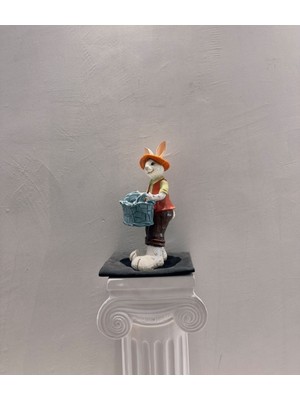 Lamazif Sepetli Bahçıvan Tavşan Dekoratif Figürü – 40 cm Uzunluk, Neşeli Kır Evi