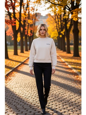 Benerly Kadın Bisiklet Yaka Standart Kol Regular Kalıp Slogan Nakışlı Sweatshirt Fonksiyonel Rahat
