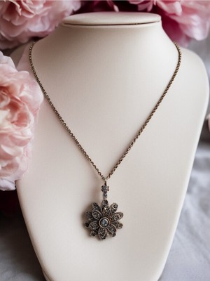 Fayra Accessories Zirkon Taşlı Çiçek Figürlü Kolye