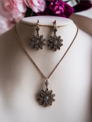 Fayra Accessories Zirkon Taşlı Çiçek Figürlü Kolye ve Küpe Seti