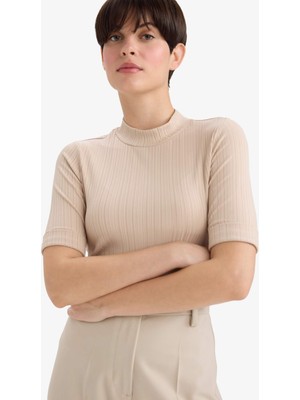 DeFacto Regular Fit Yarım Balıkçı Yaka Fitilli Kaşkorse Kısa Kollu TIŞÖRT B1177AX25AU