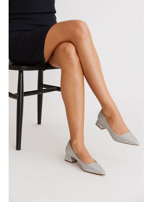 ModaOnn  Kadın Sivri Burunlu Kısa Topuklu Sim Detaylı Ayakkabı