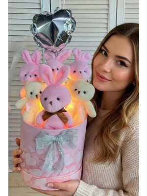 Sole Premium Silindir Hediye Kutusunda, Kalpli Balonlu LED Işıklı Pembe Tavşanlı Ayıcık Buketi, Yılbaşı - Christmas Hediyesi