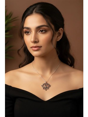 925 Ayar Gümüş Siyah Zirkon Taşlı Lotus Zarafeti Kolye