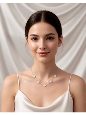 Nur Tasarım Atolyesi Kadın Gümüş Sedefli Minik Yonca Model Kolye