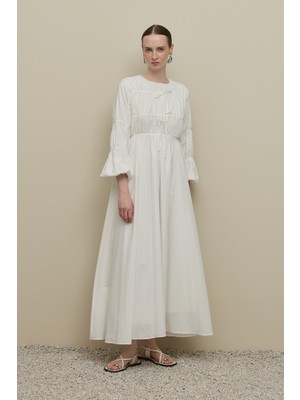 Fahhar Büzgü Detaylı Biye Bağlı Elbise Ekru