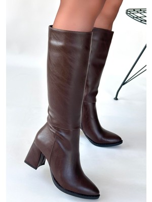 Alfaze Sivri Burun Düz Yandan Fermuarlı Diz Altı Çizme Acı Kahve Topuk Boyu 7 cm