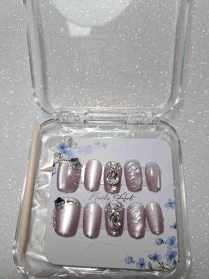 Her Hareketinde Parlayan Tırnaklar