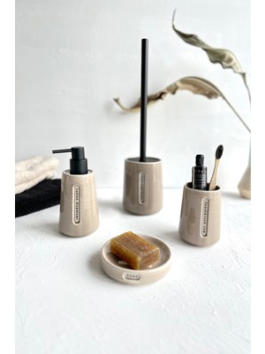 Özbience Şık ve Fonksiyonel 4'lü Banyo Seti, Modern Tasarım ve Kullanım Kolaylığı