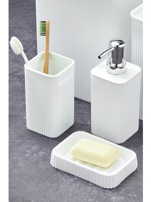 Özbience Şık 3 Parça Kare Banyo Seti: Lavabo, Sıvı ve Katı Sabunluk, Diş Fırçası Için