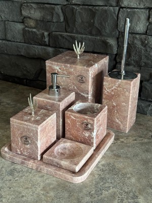 Özbience Doğal Taş Kırmızı Traverten 7’li Kare Banyo Takımı Seti