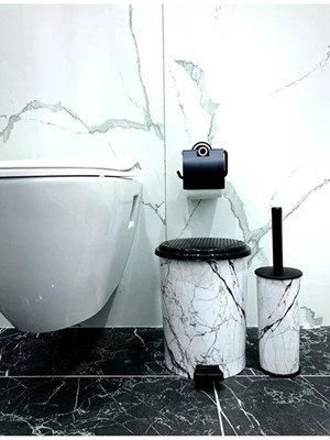 Özbience Beyaz Mermer Desenli 2'li Banyo Seti, Şıklık ve Fonksiyonellik Sunar