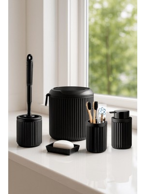Özbience Şık Siyah Banyo Seti, 5 Parça, Oval Akrilik, 4 Litre Çöp Kovası, Sabunluk, Fırçalık