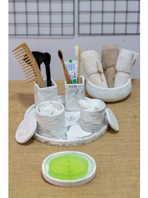 Özbience Banyo Seti: Tepsili Diş Fırçalığı, Diş Macunluk, Pamukluk, Havluluk ve Sabunluk