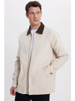 Tudors Erkek Relax Fit Rahat Kesim Gabardin Düz Fermuarlı Kanguru Cepli Kontrast Yaka Bej Gömlek Ceket