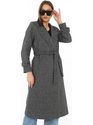 Kadın Balık Sırtı Kaşe Kaban - Uzun Boy Kruvaze Yaka Kuşaklı Astarlı Kışlık Tesettür Kaban, Yünlü Dokuma Kaşmir Kumaş, Cepli Rahat Oversize Kalıp Şık Modern Kaban Mont Modeli - Füme