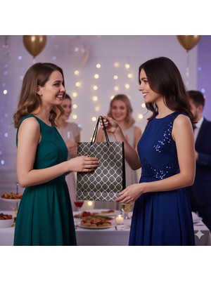 Dodomar 26X32X10 cm – Siyah Varaklı Geometrik Desenli Lüks Karton Hediye Çantası Özel Sunum Çantası