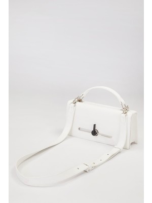 Levidor Beyaz Çevirmeli Kilitli Omuz Çantası